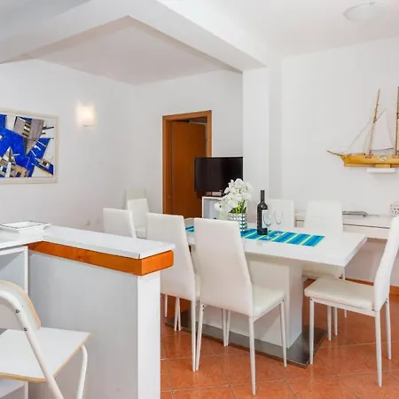 Medea Sea View By Guide Villa Laurana